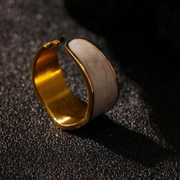 White wide enamel ring - Picture 4 of 7